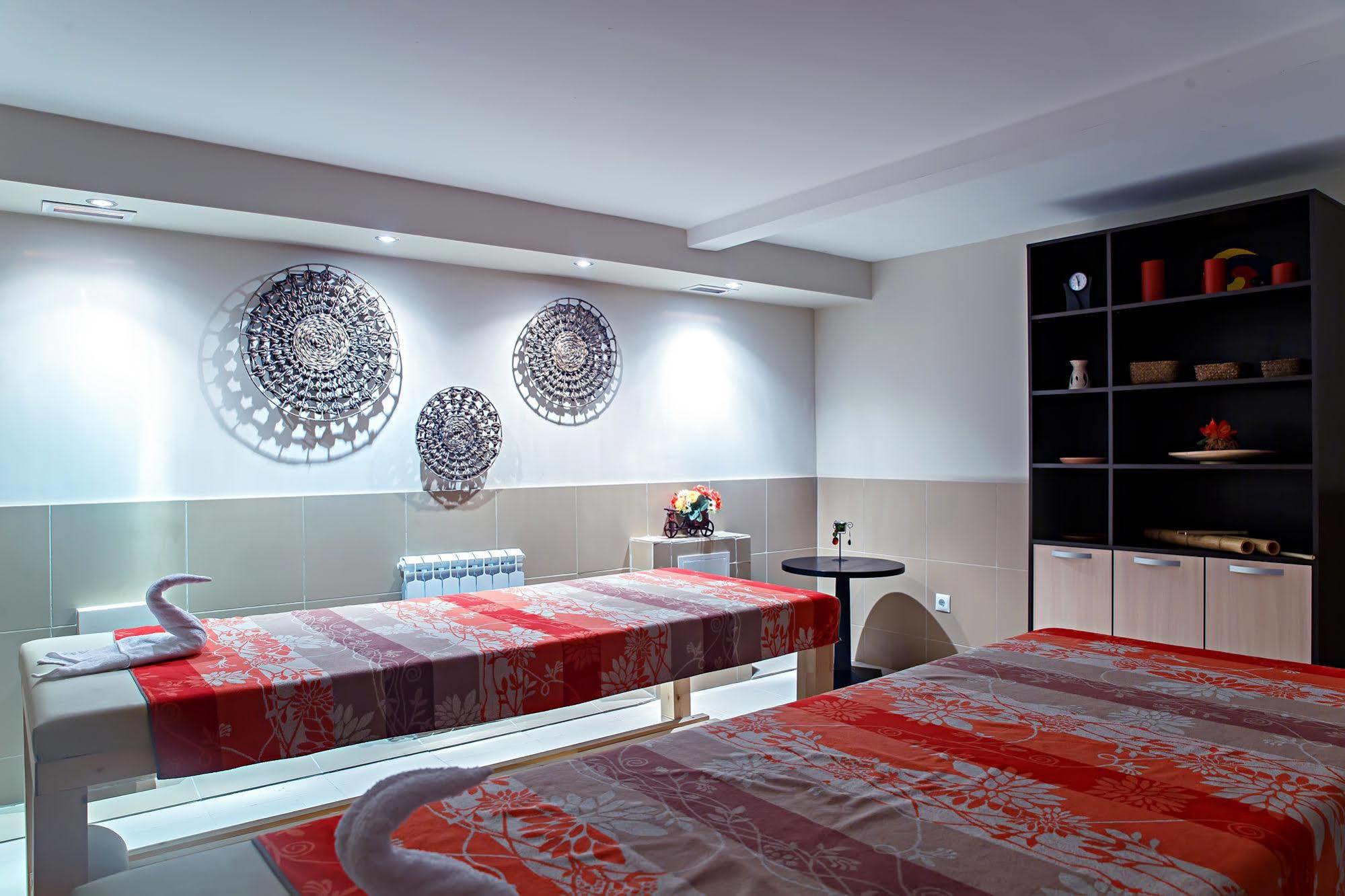 Red Village Hotel Astana Bagian luar foto