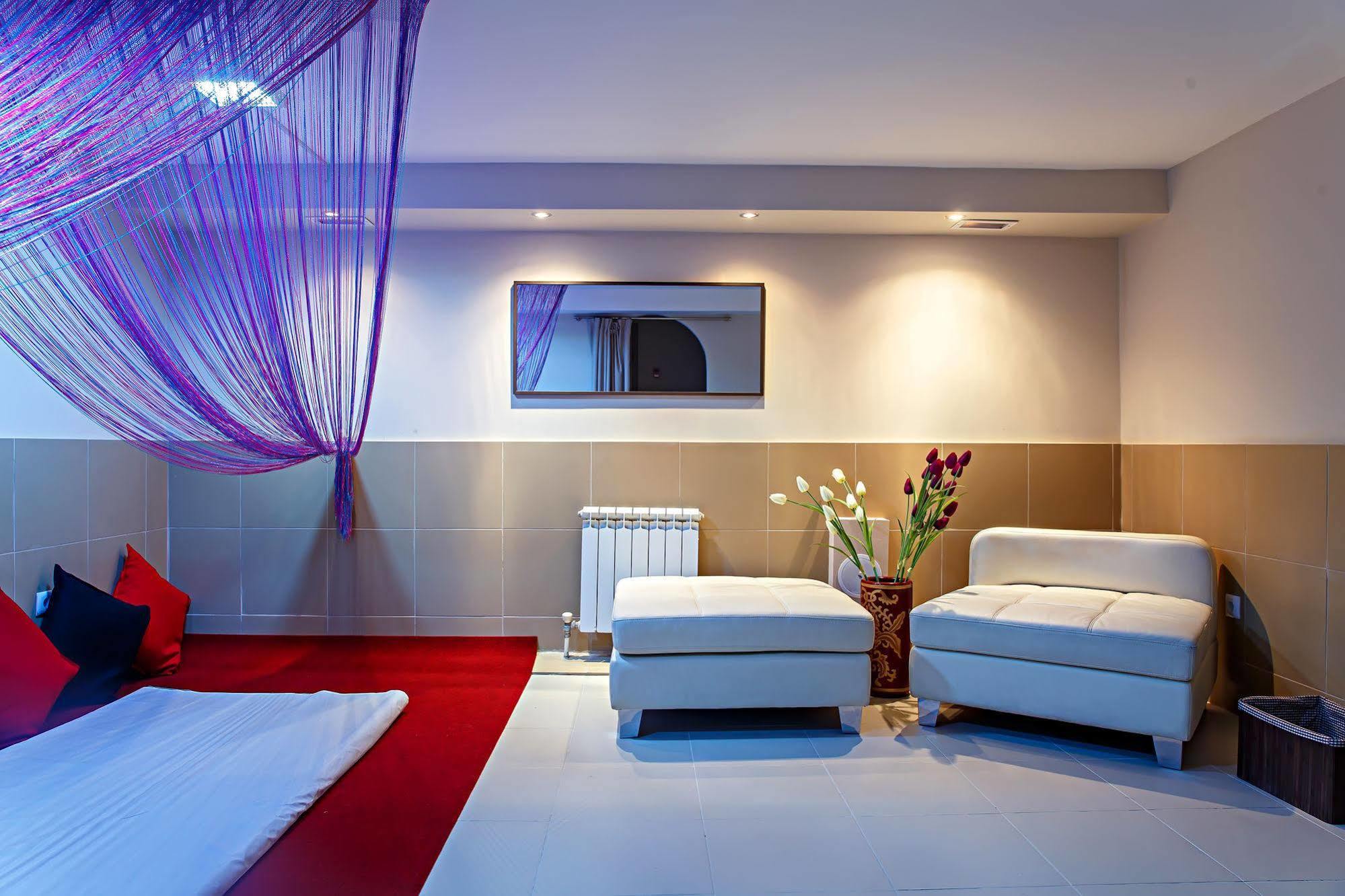 Red Village Hotel Astana Bagian luar foto